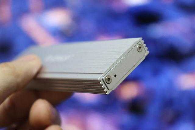 SSD凉速兼具，C口全金属增强散热，M.2固态硬盘盒评测