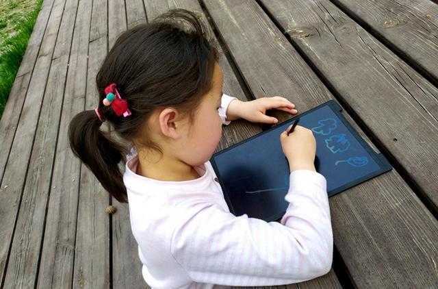 珍爱孩子从孩提抓起，LCD电子手写板充实解决此问题