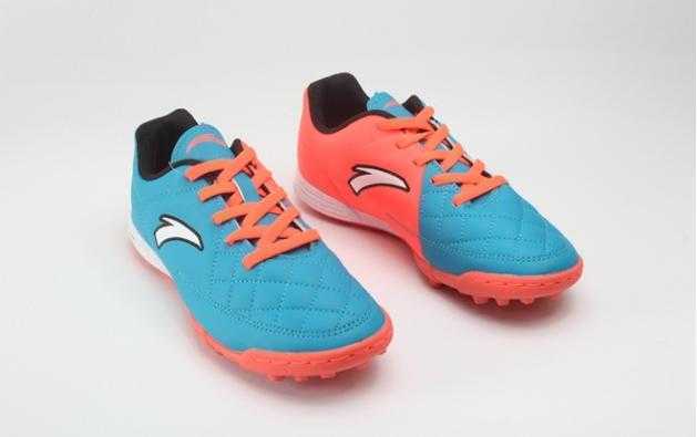 海内运动品牌安踏推出三款儿童足球鞋