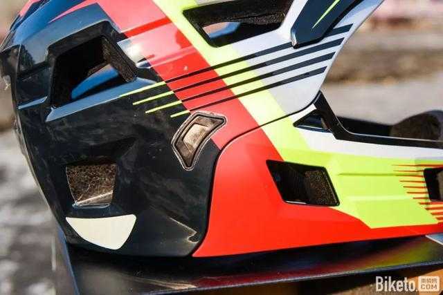 迪卡侬RUNRIDE 900竞赛级全盔，儿童平衡车平安骑行必备