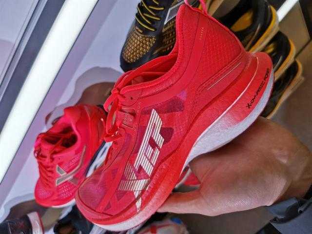 见证中国马拉松历程的跑鞋，特步 160X，特步历史上最伟大的产物